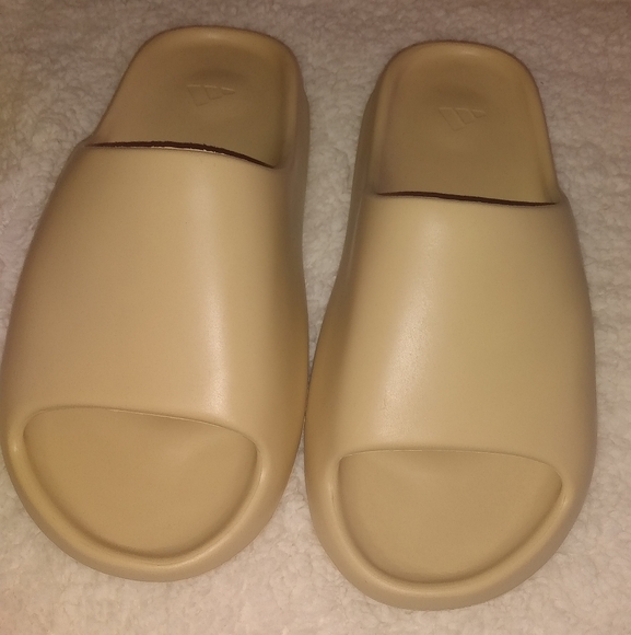 yeezy slides poshmark
